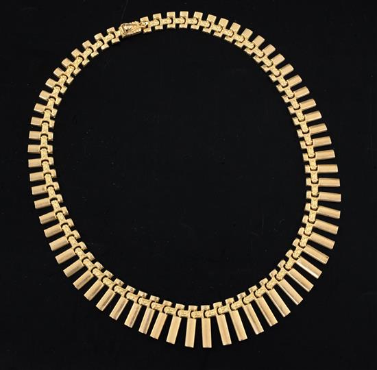 A stylish Italian 18ct gold graduated fringe necklace, approx. 43.5cm.